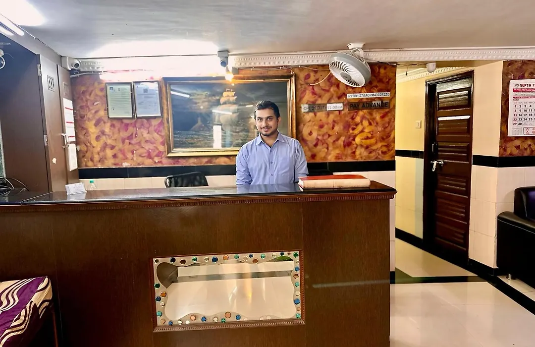 Hotel Metro Plaza Near Barc-1